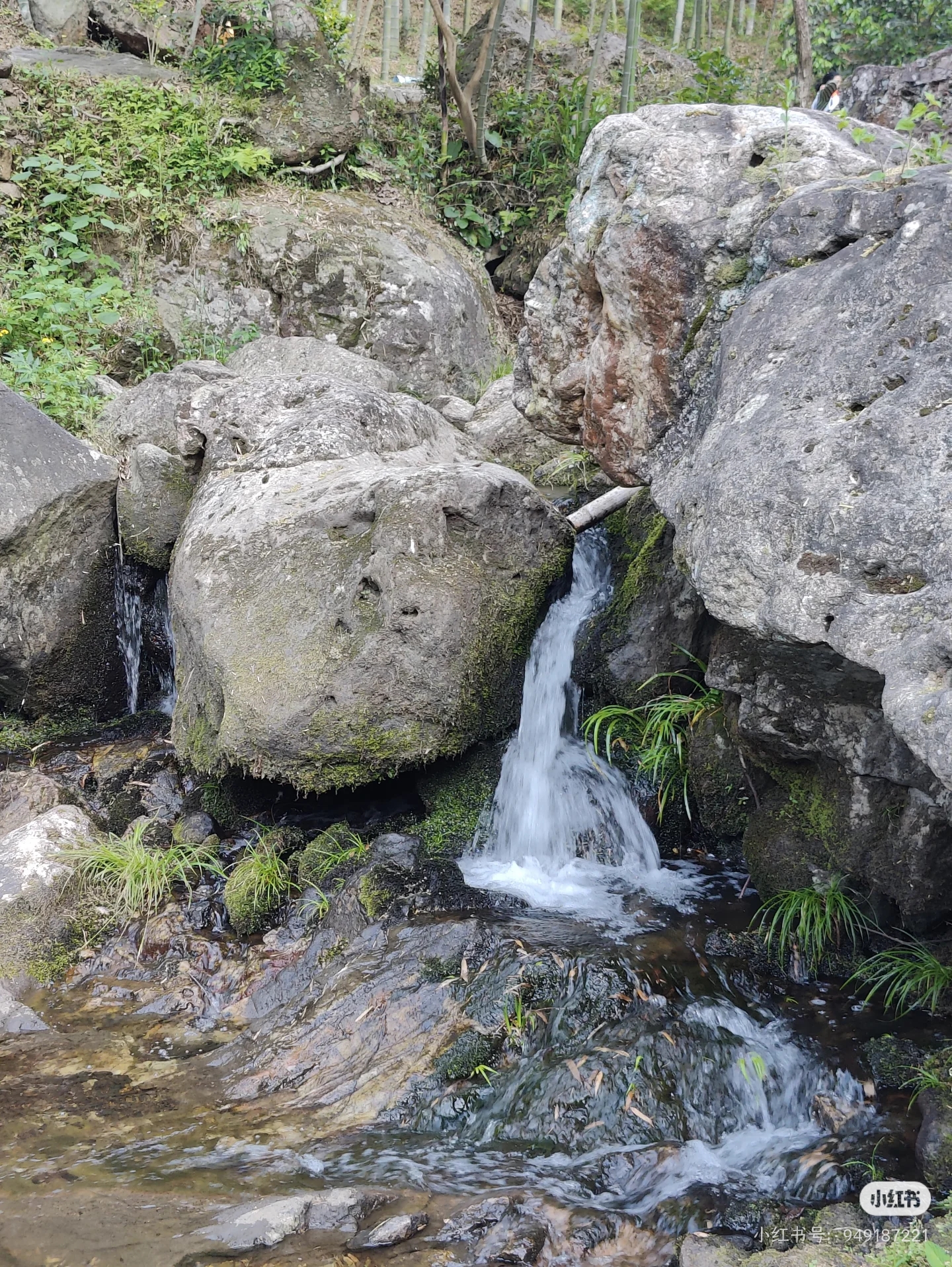 东石笋溪流与瀑布岩石