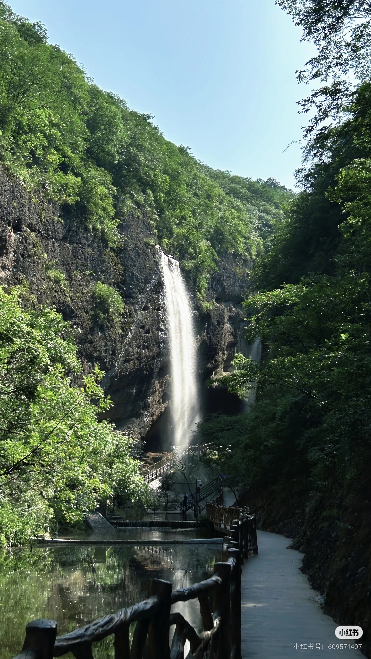 皖西大裂谷峡谷瀑布与步道