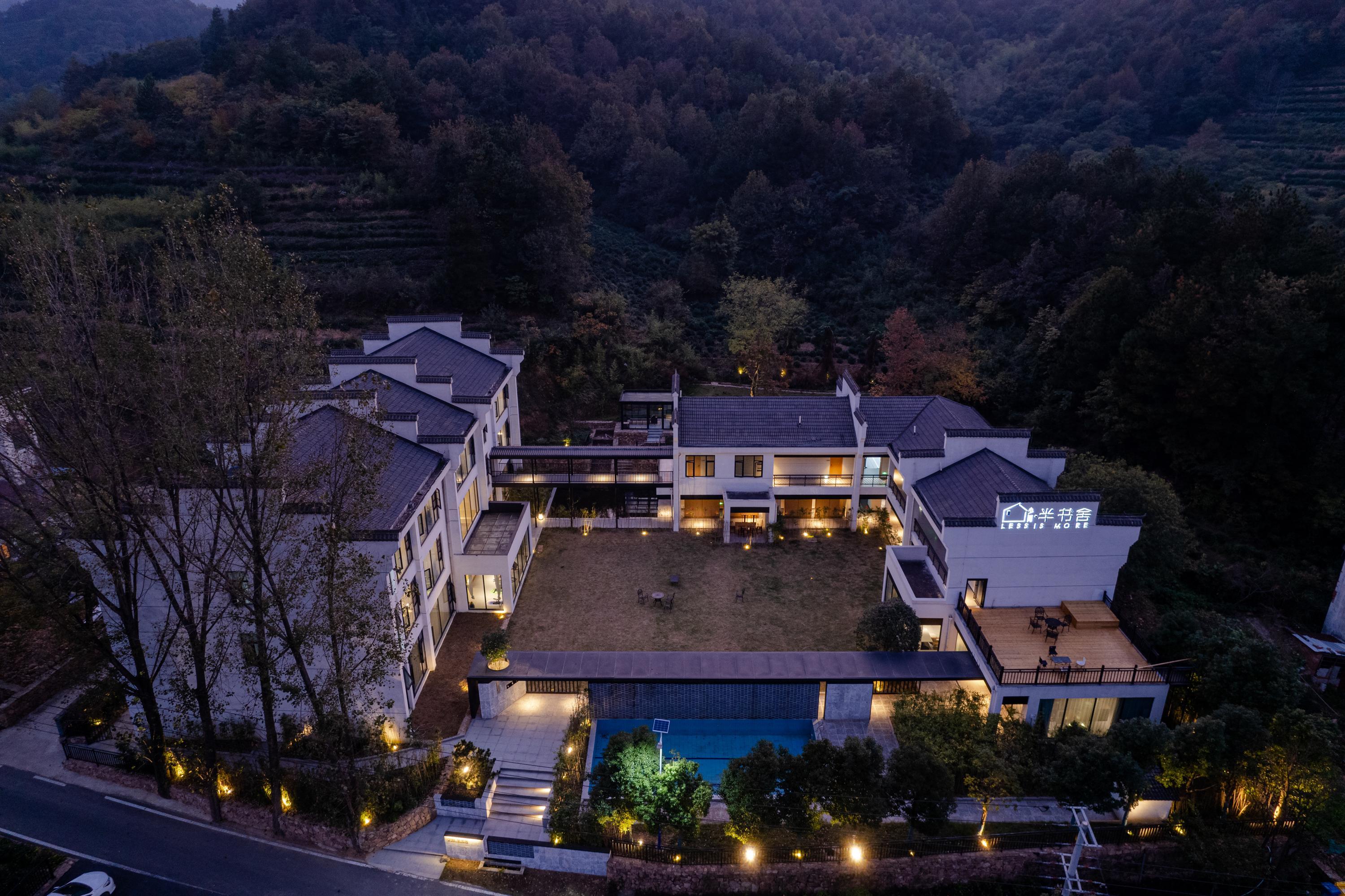 山野之间的少间半书舍建筑群